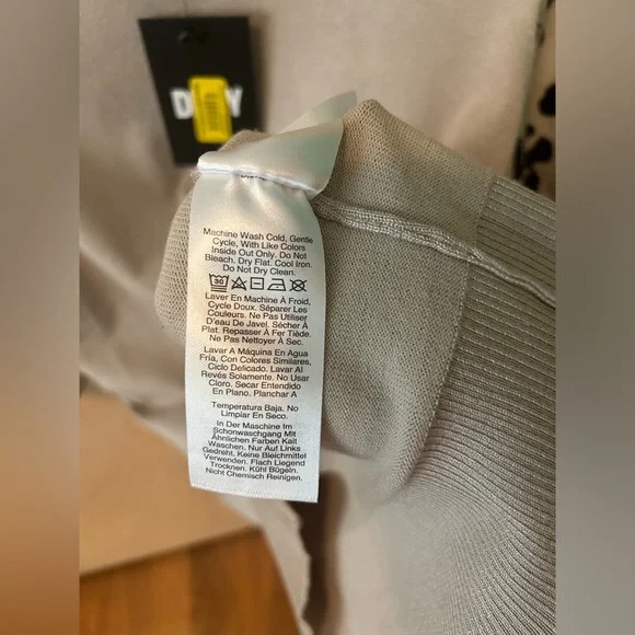 NEW WITH TAGS DKNY Top size S - Picture 6 of 7